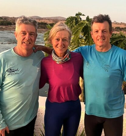 The three riders arm in arm